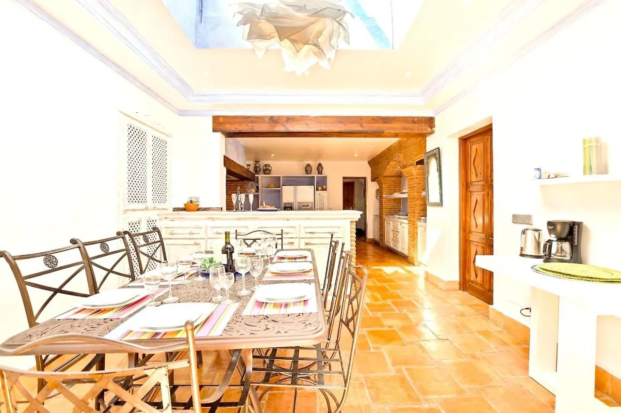 6 Bedrooms Villa With Private Pool And Enclosed Garden At Marbella 1 Km Away From The Beach