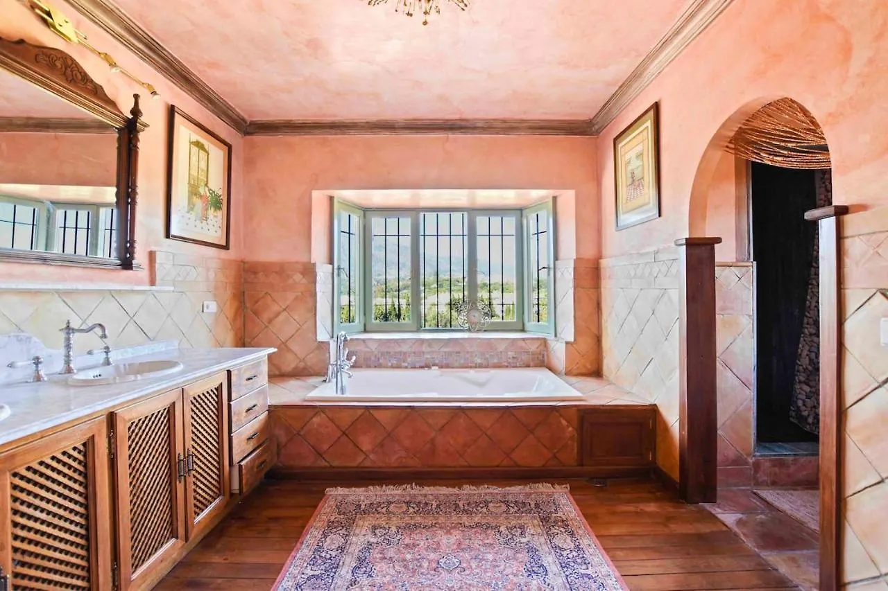 6 Bedrooms Villa With Private Pool And Enclosed Garden At Marbella 1 Km Away From The Beach 0*,