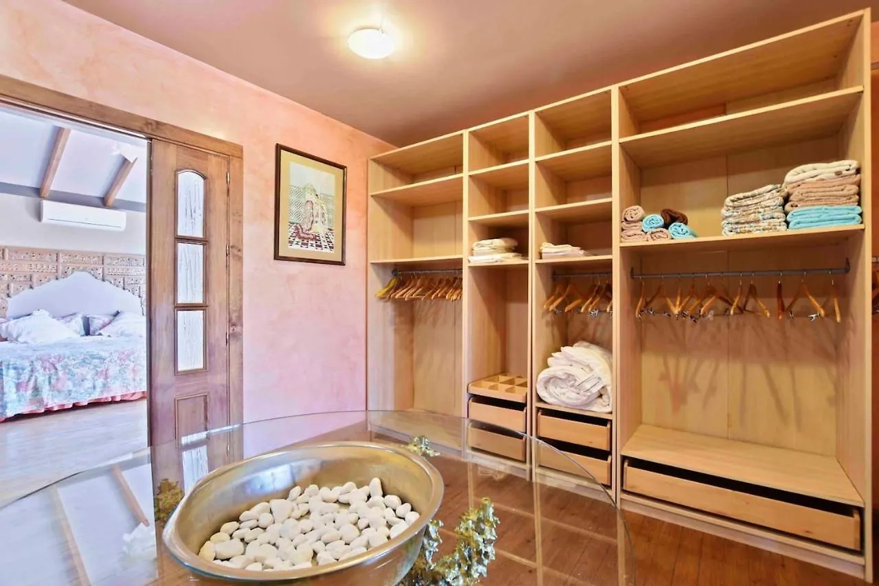 6 Bedrooms Villa With Private Pool And Enclosed Garden At Marbella 1 Km Away From The Beach