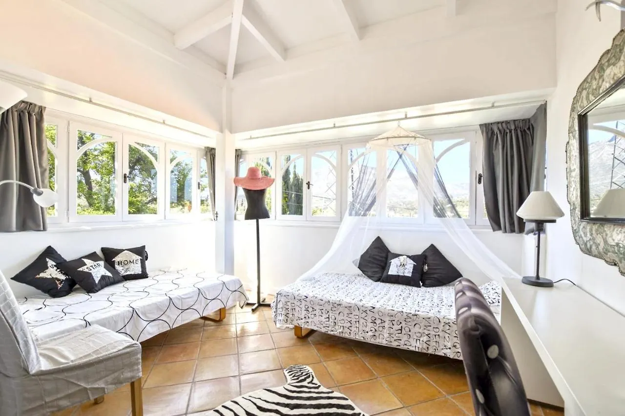 6 Bedrooms Villa With Private Pool And Enclosed Garden At Marbella 1 Km Away From The Beach